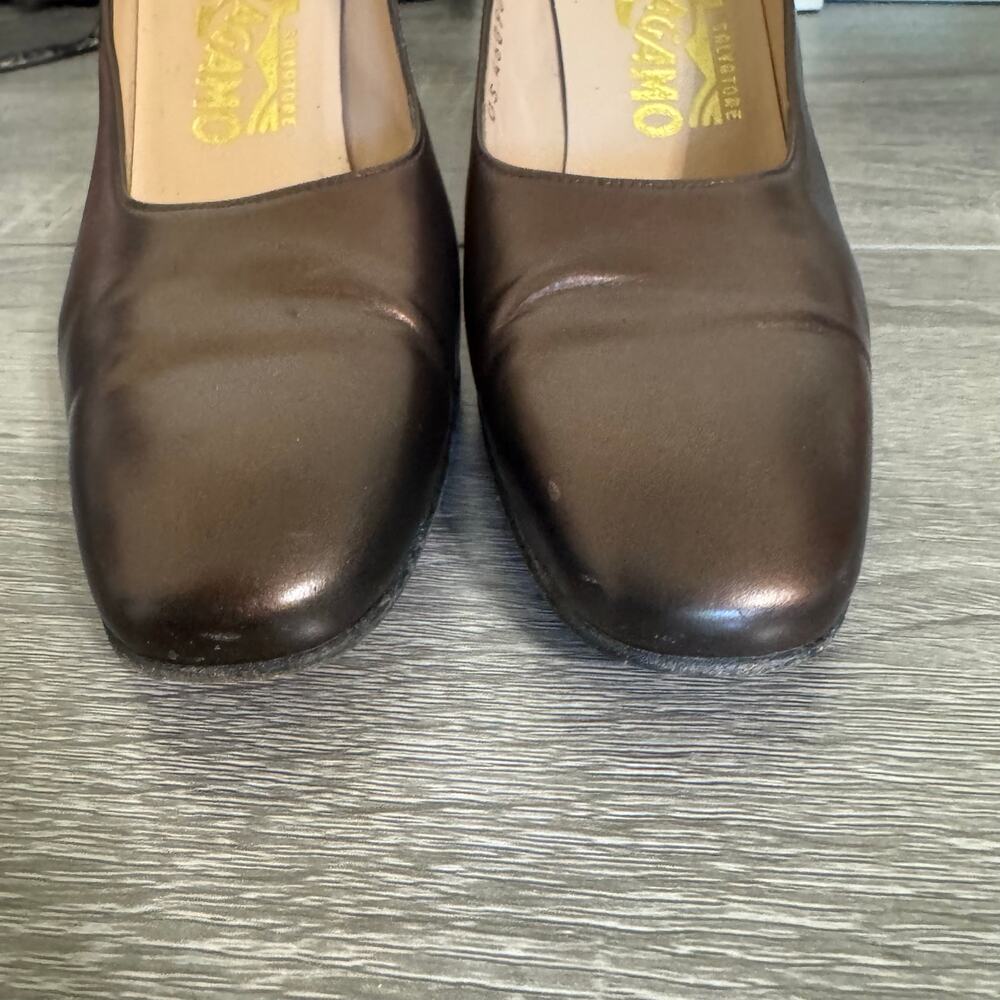 Salvatore Ferragamo Size 7 Bronze Metallic Block Heel Pumps Made in Italy - Picture 4 of 15